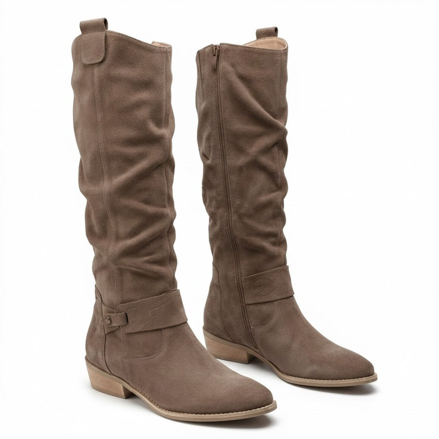 Hohe Damenstiefel im Reiterstil aus weich gerafftem Material mit seitlichem Reißverschluss