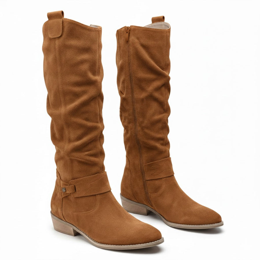 Hohe Damenstiefel im Reiterstil aus weich gerafftem Material mit seitlichem Reißverschluss