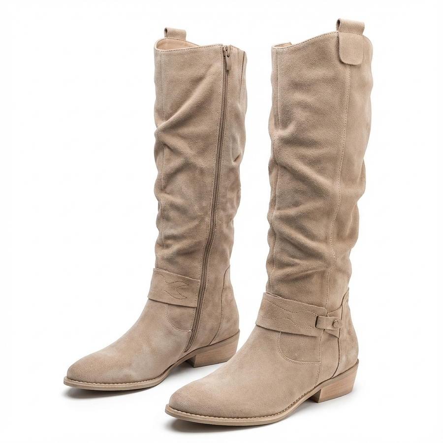 Hohe Damenstiefel im Reiterstil aus weich gerafftem Material mit seitlichem Reißverschluss