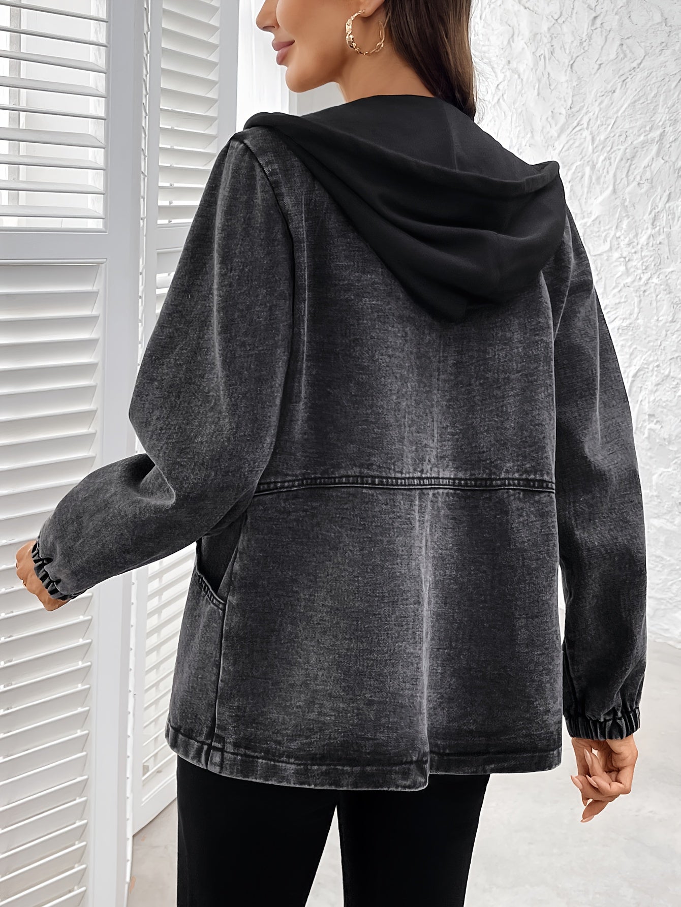 Veste à capuche femme gris délavé zippée poches à rabat