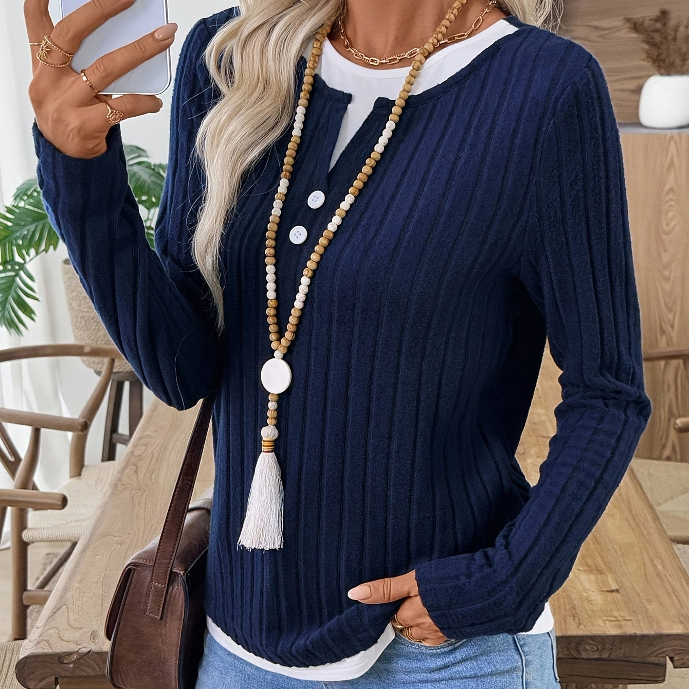 Pull côtelé femme col en V superposé marine avec boutons