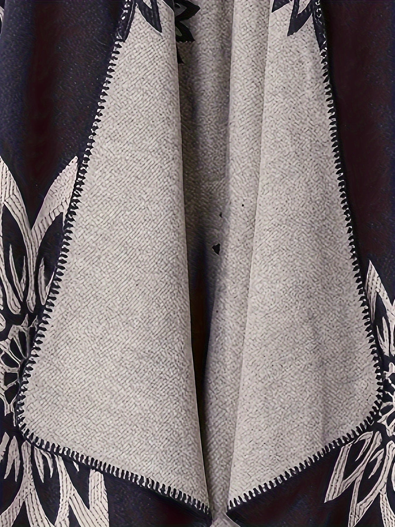 Poncho Réversible Femme Noir Motifs Floraux Blancs et Gris