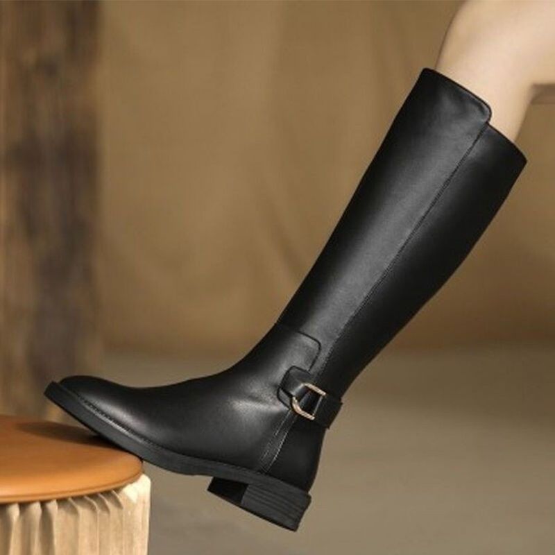 Bottes hautes femme noires avec boucle décorative et fermeture éclair latérale