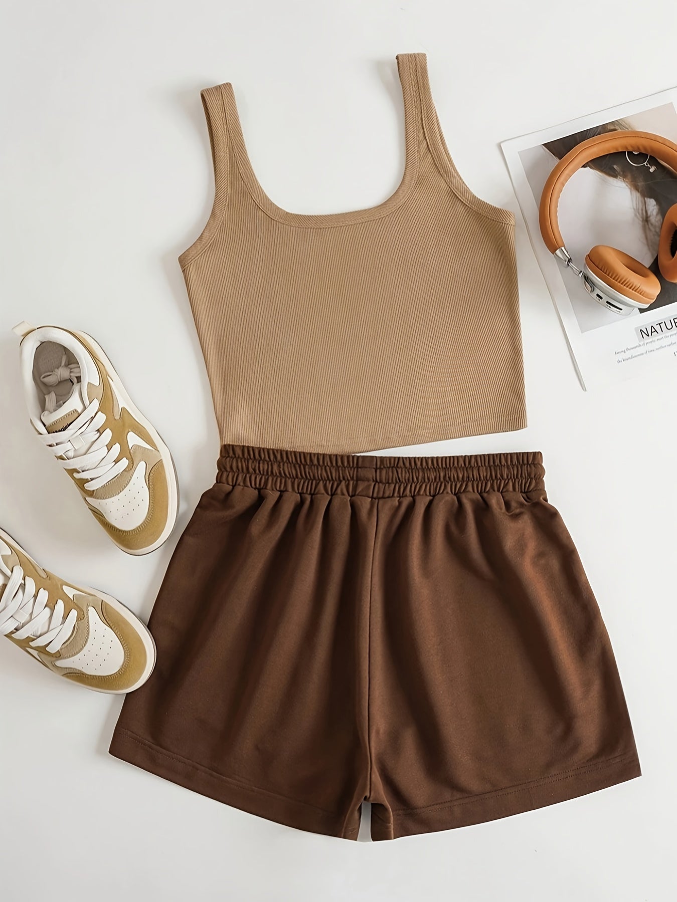 Ensemble Décontracté Femme Style Aventure Montagne – Top Court et Short, Look Sportif et Estival