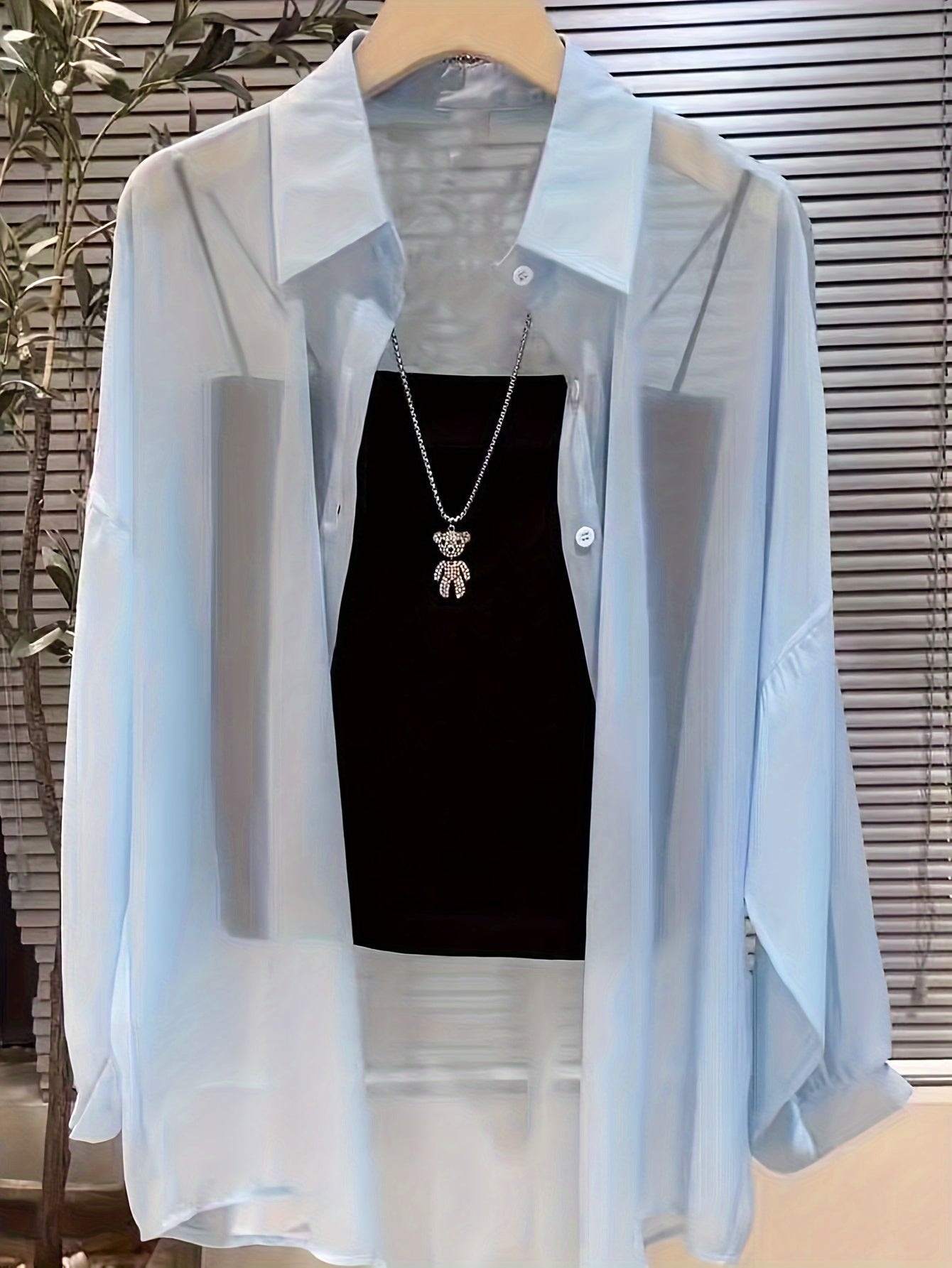 Løs transparent skjorte med undertrøje – Kvinde – Moderne stil til elegante lag-på-lag looks
