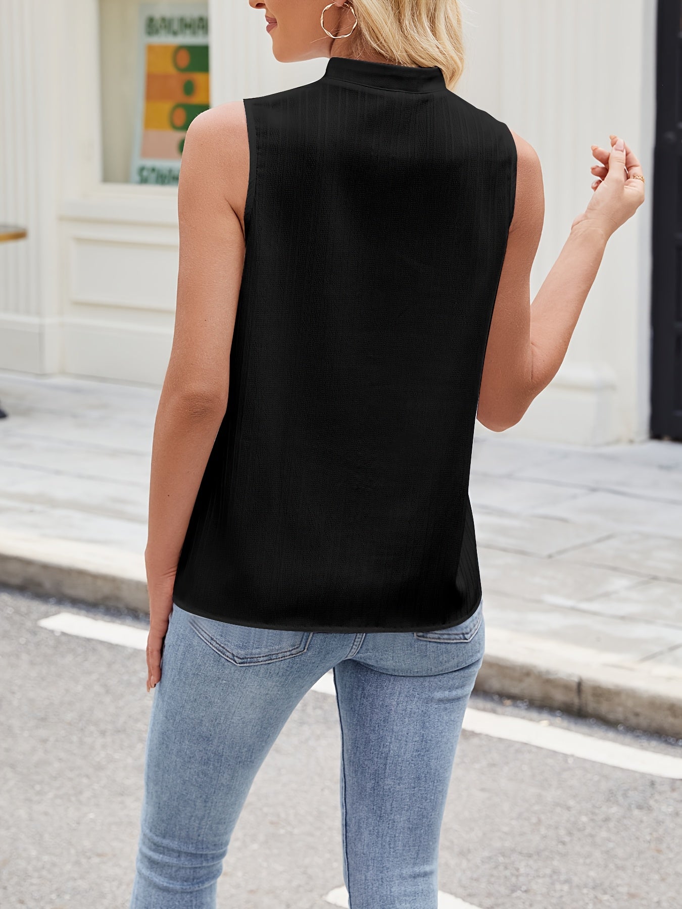 Women's sleeveless blouse with elegant style and lace details – Chic top for casual or dressy occasions