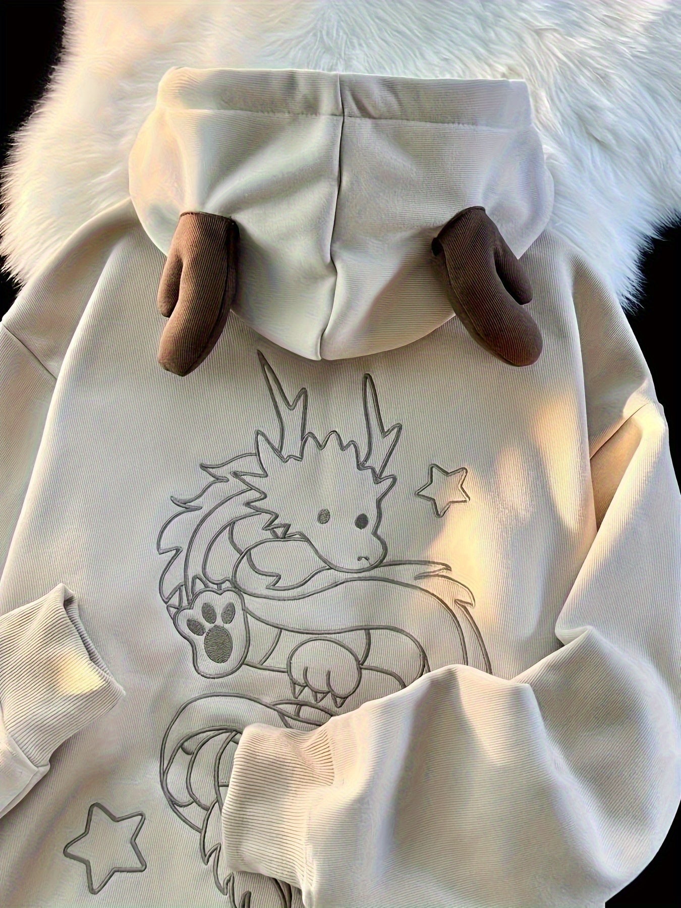 Sweat à Capuche Zippé Unisexe Crème avec Cornes et Motif Dragon Brodé