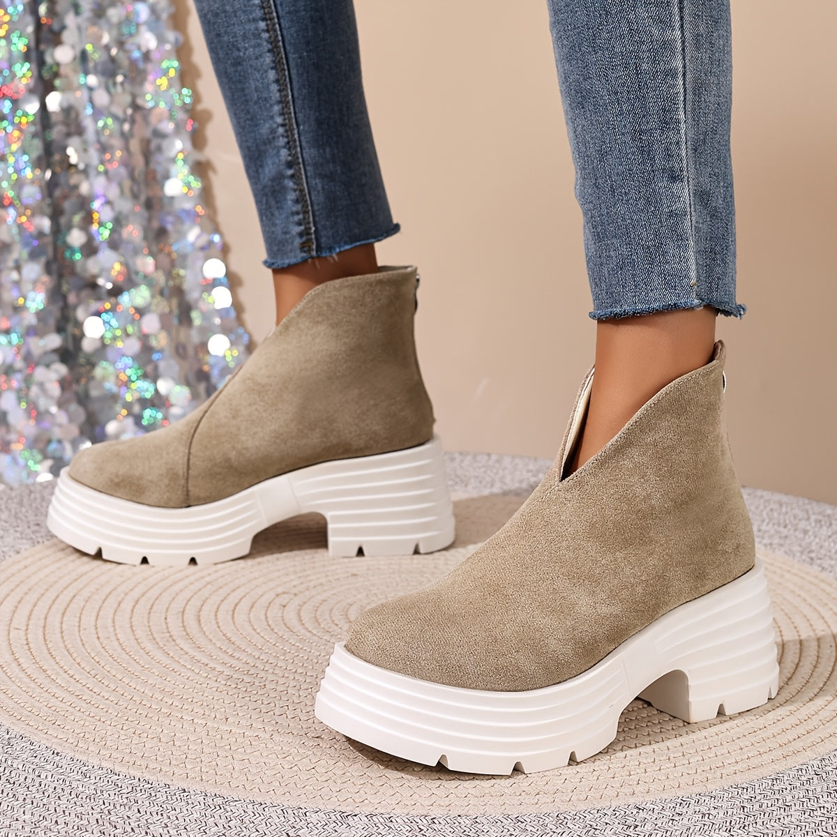 Bottes courtes compensées femme noires à semelle épaisse et fermeture éclair