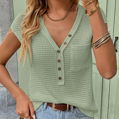 Top Henley décontracté à manches courtes pour femme, style chic et texturé, idéal au quotidien