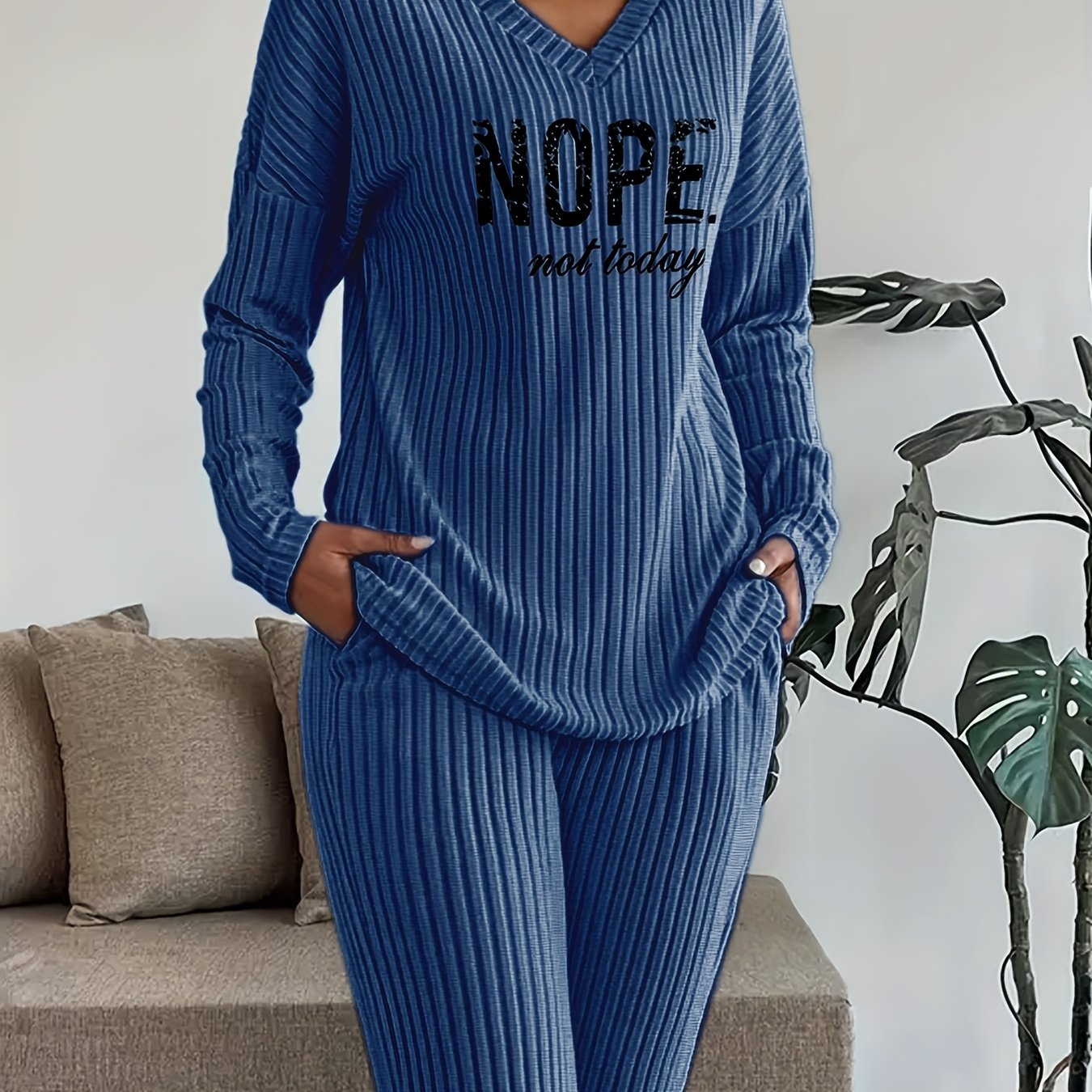 Ensemble côtelé Femme avec inscription "NOPE not today", col en V et pantalon large
