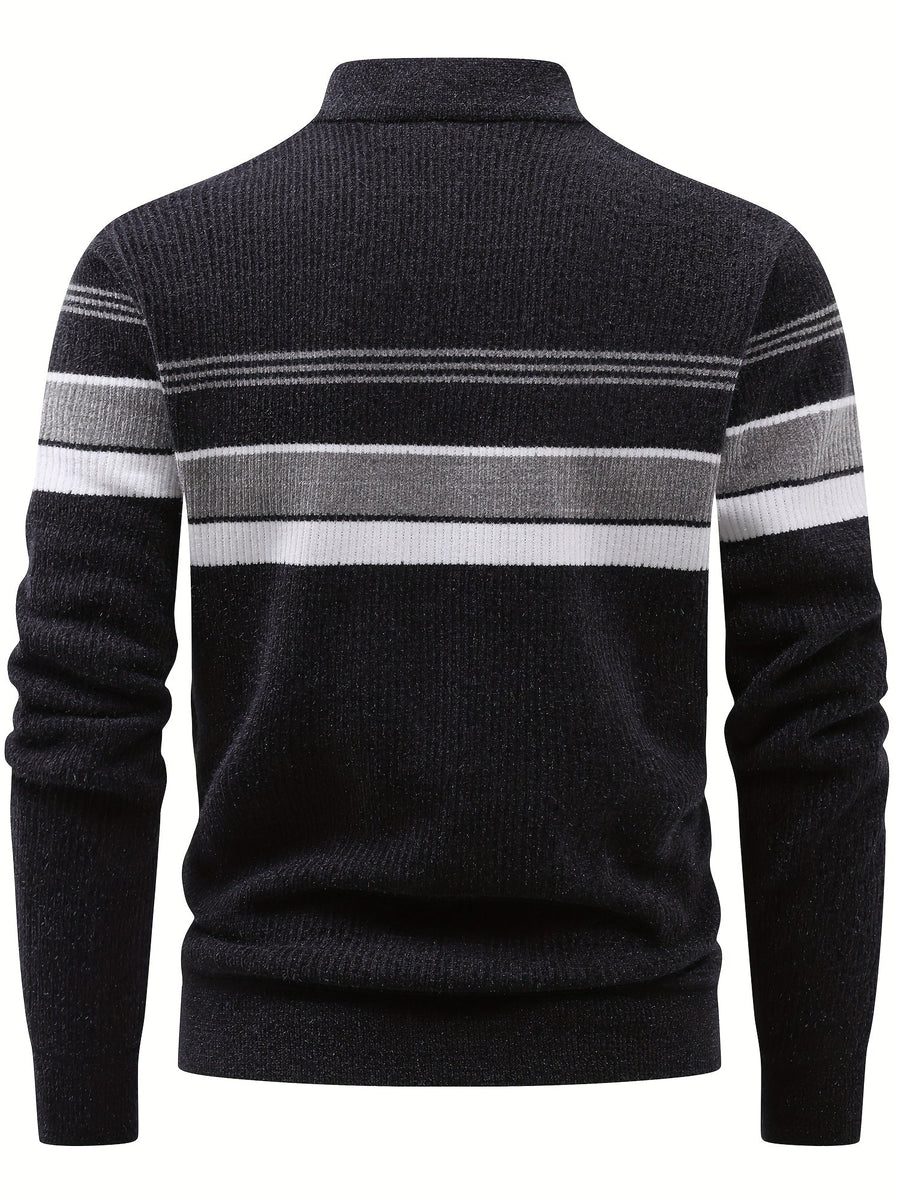 Beige varm herrepullover med høj krave, lynlås og vandrette striber