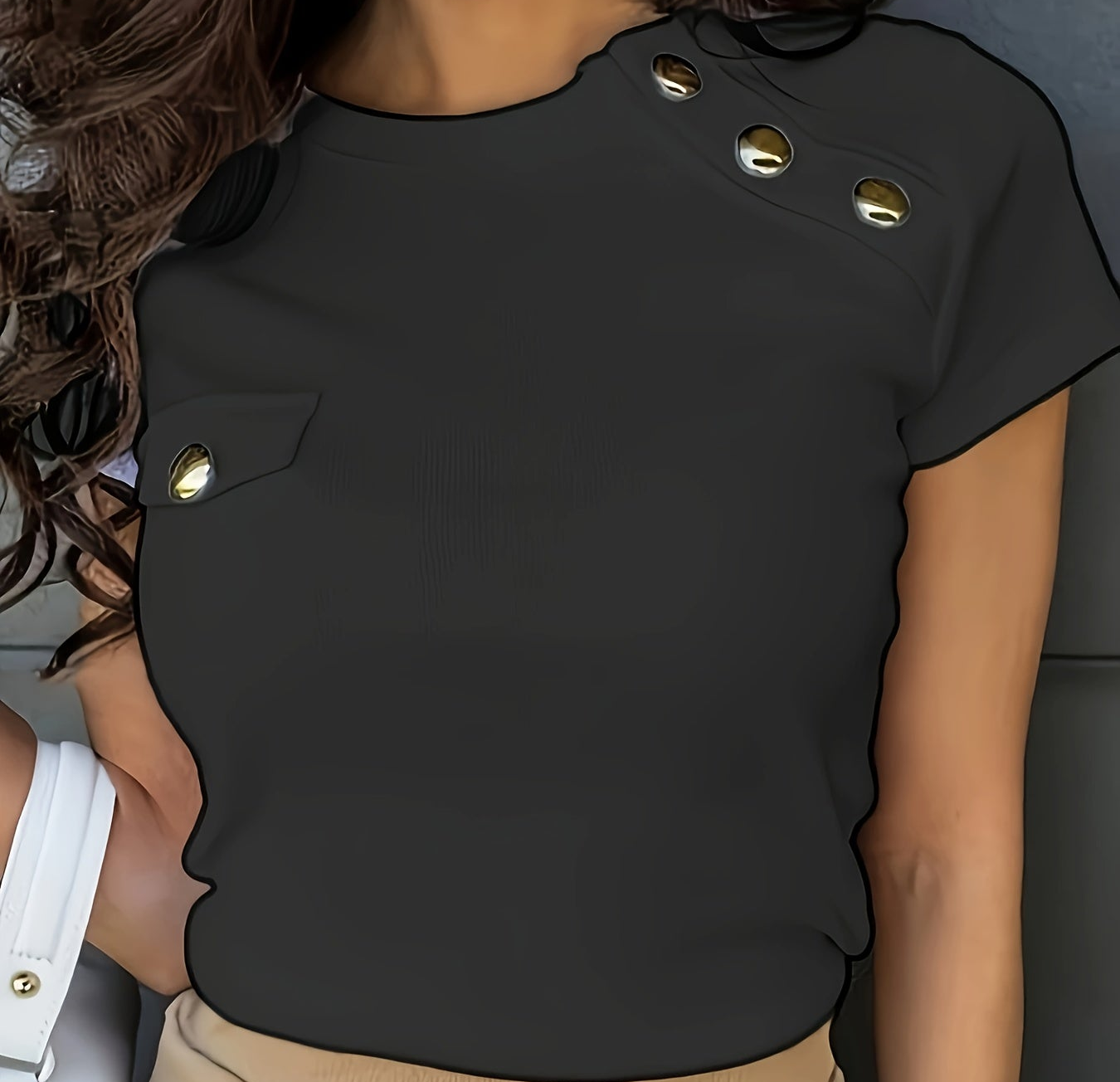 Damen T-Shirt mit kurzen Ärmeln und dekorativen Knöpfen, moderner schicker Stil