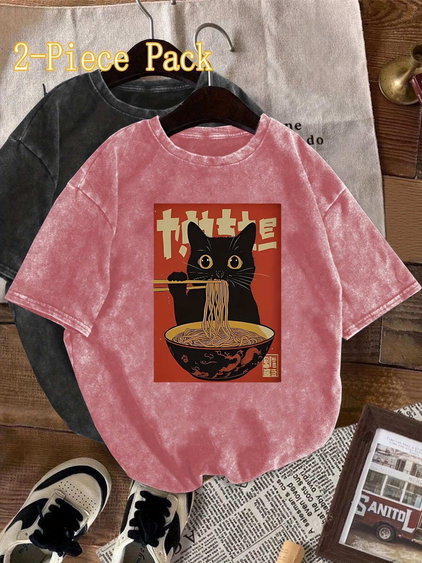 T-shirt Femme Style Vintage avec Chat Mangeant des Nouilles – Graphique Japonais, Décontracté et Original