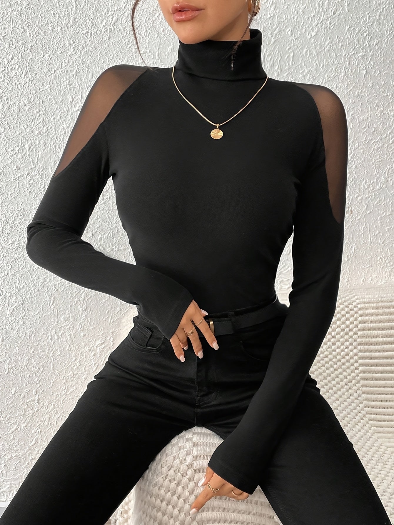 Haut moulant femme col roulé noir manches longues transparentes épaules