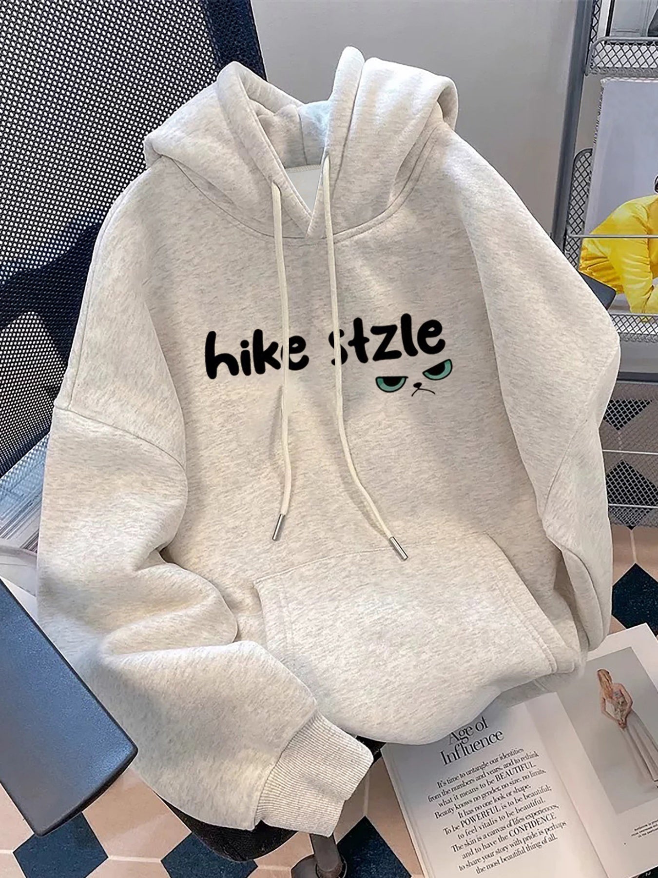 Sweat à Capuche Unisexe Gris Clair Motif Chat Grognon Oreilles Pointues