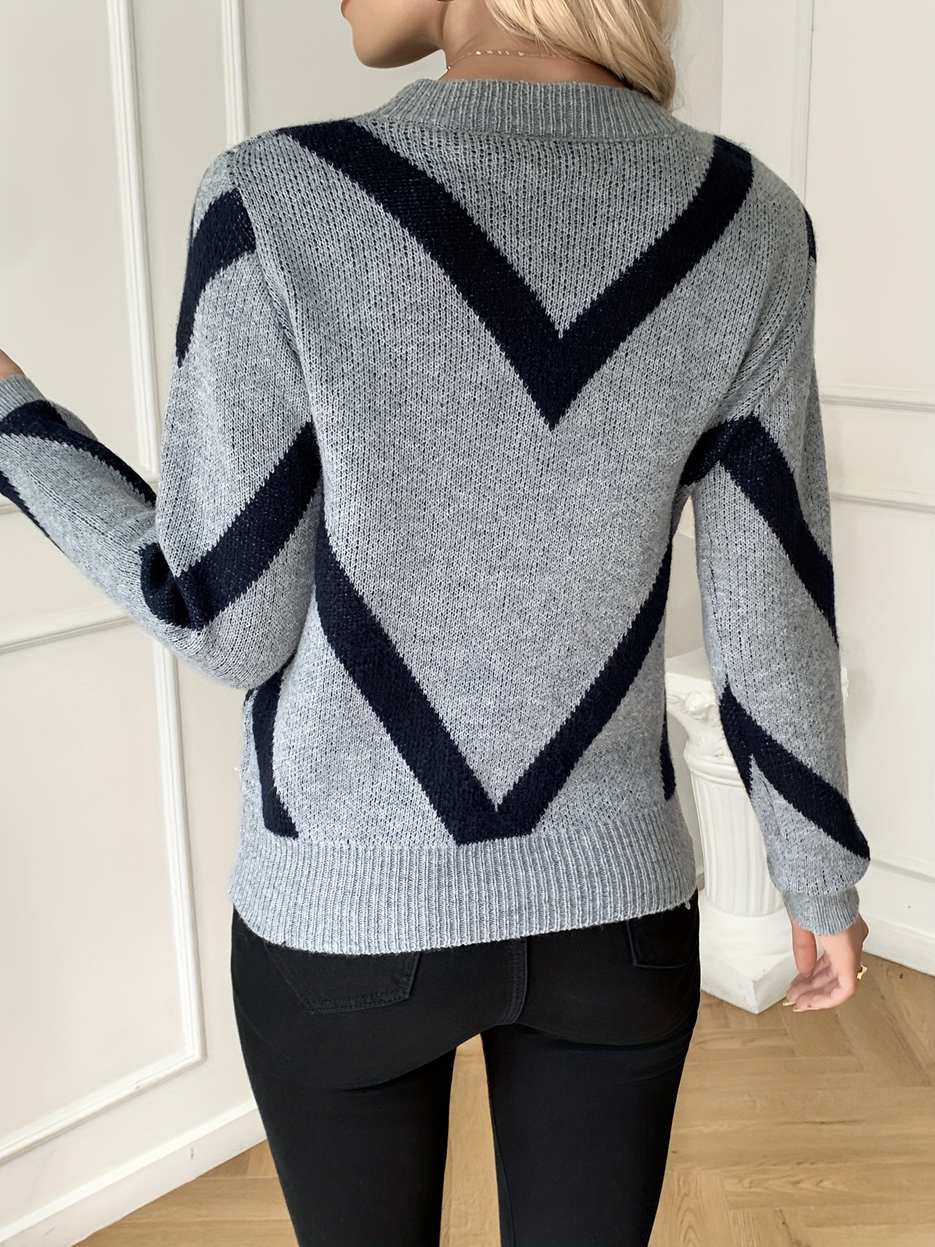 Pull Femme Col Rond Motifs Chevrons Gris et Noir Tricot Doux Manches Longues