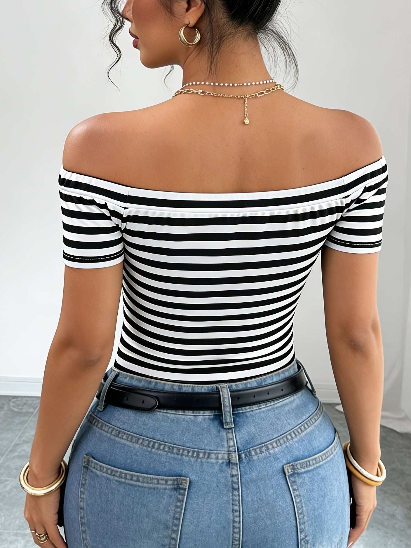 Damentop mit schulterfreiem Bardot-Ausschnitt und Streifen – elegant und modern für lässige oder schicke Looks  