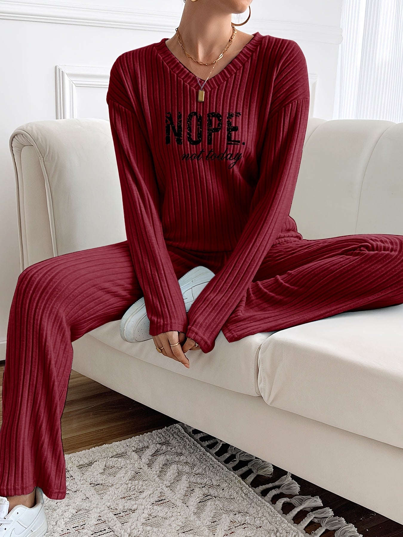 Ensemble côtelé Femme avec inscription "NOPE not today", col en V et pantalon large