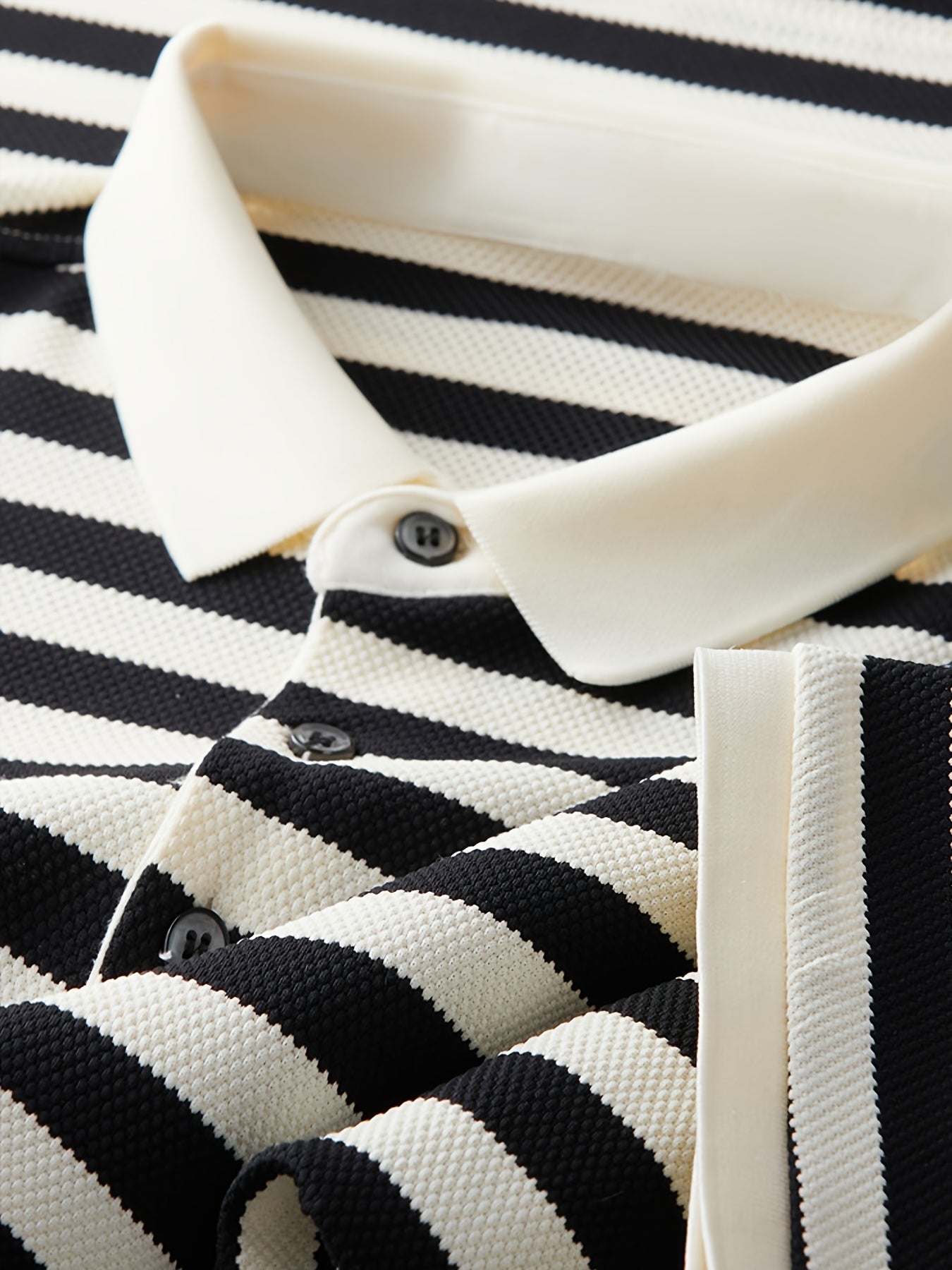 Polo à Manches Courtes Rayé Style Marin pour Homme - Élégance Décontractée Classique