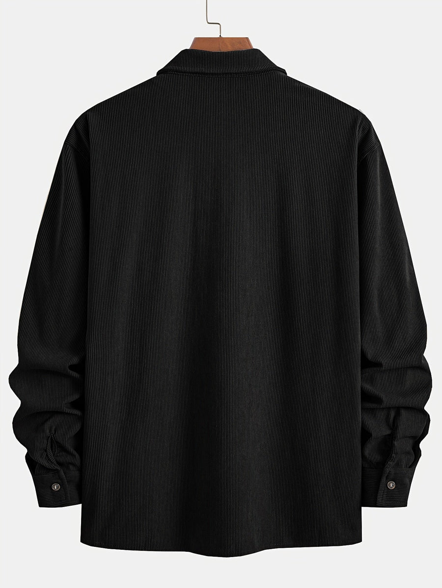 Herrenhemd im Overshirt-Stil aus geripptem Stoff mit Knöpfen und Brusttaschen