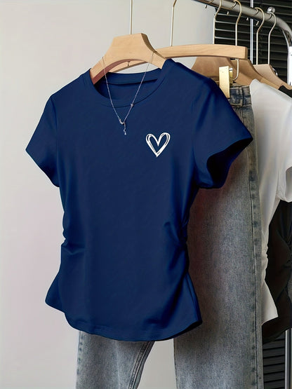 Dame T-shirt med tætsiddende pasform, hjerteprint, afslappet og trendy stil