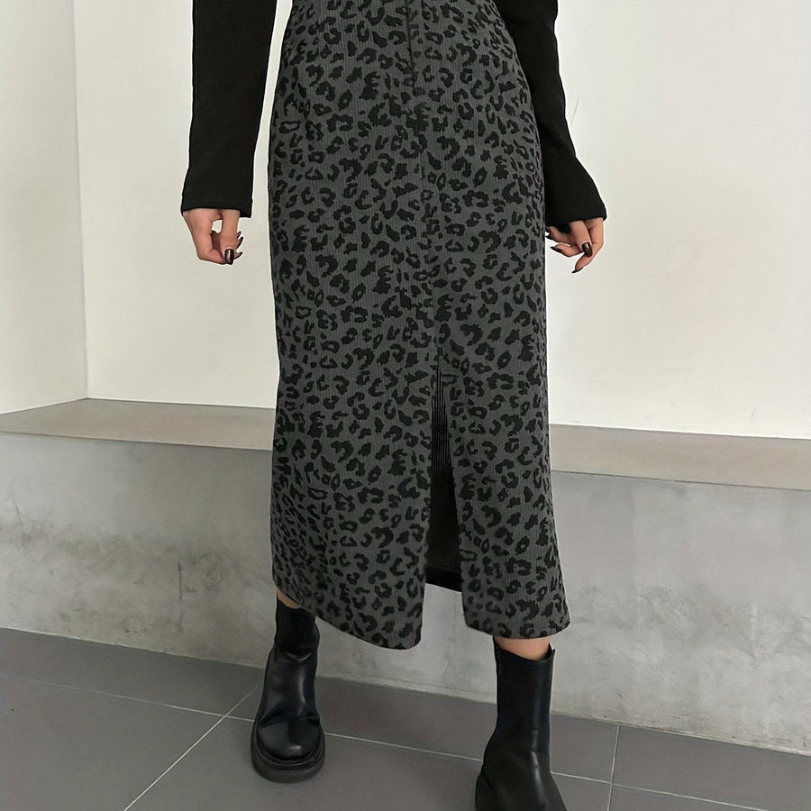 Women's mid-length ribbed leopard-print skirt with a front slit