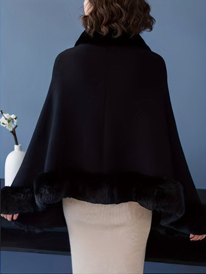 Cape poncho femme ample avec col et bordures en fausse fourrure pour hiver élégant