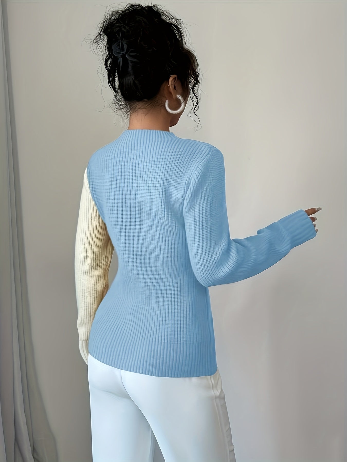 Pull femme bicolore côtelé à motif cœur, col montant, manches longues