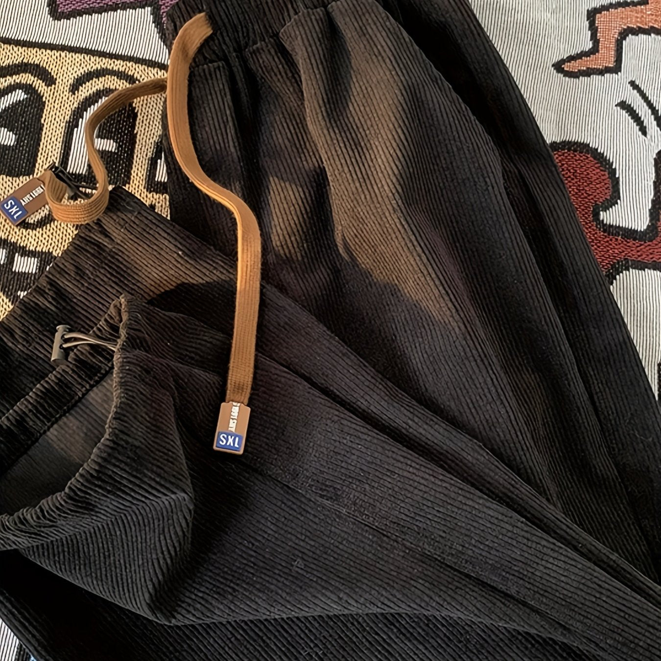 Herrenhose im modernen Stil mit Falten und verstellbarem Kordelzug für Entspannung und Stadt  