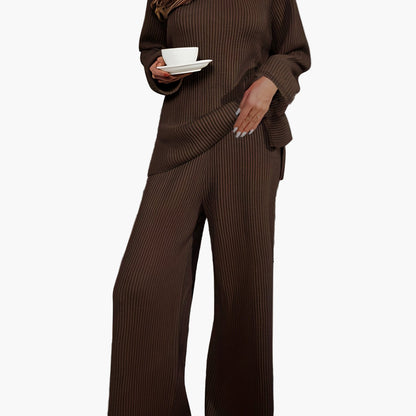 Lässiges Damen-Set mit weitem Pullover und weiter Hose zum Entspannen oder für zu Hause