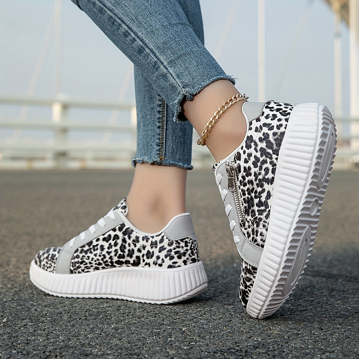 Baskets Femme Léopard Mode à Lacets avec Plateforme et Fermeture Éclair - Style Urbain Décontracté