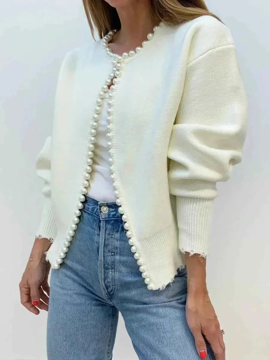 Cárdigan abierto de mujer en blanco crema con borde de perlas
