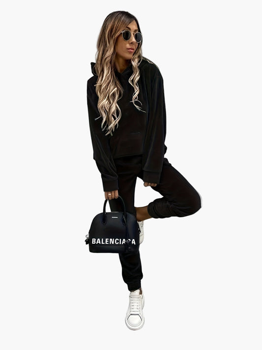 Casual tracksuit set for women, chic urban style, ideal for everyday wear and leisure