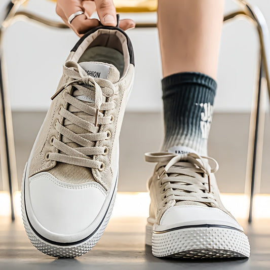 Herresneakers i afslappet urban stil til fritid og udendørs brug