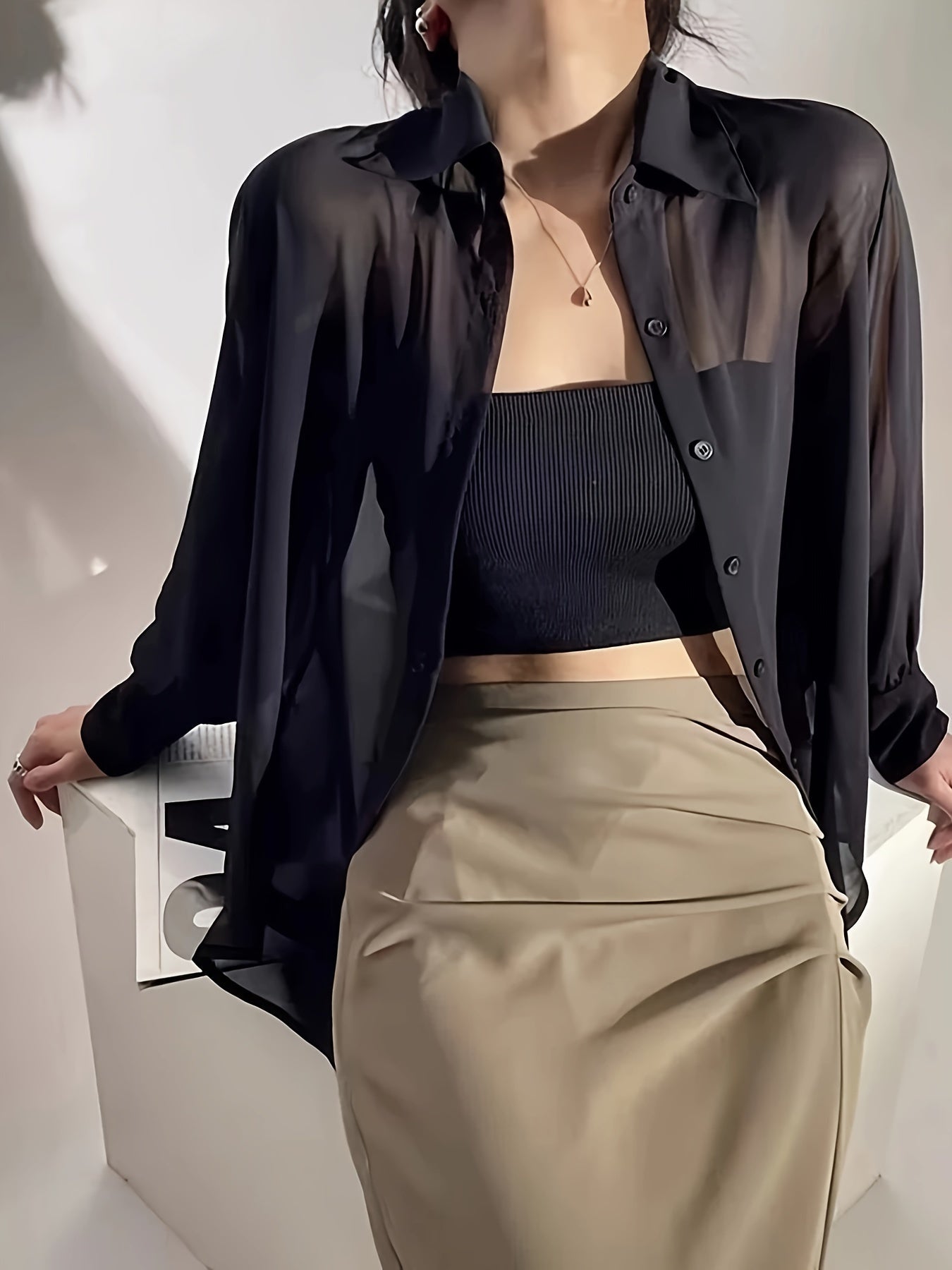 Losvallend damesoverhemd in casual stijl met knopen, ideaal voor een elegante laagjeslook