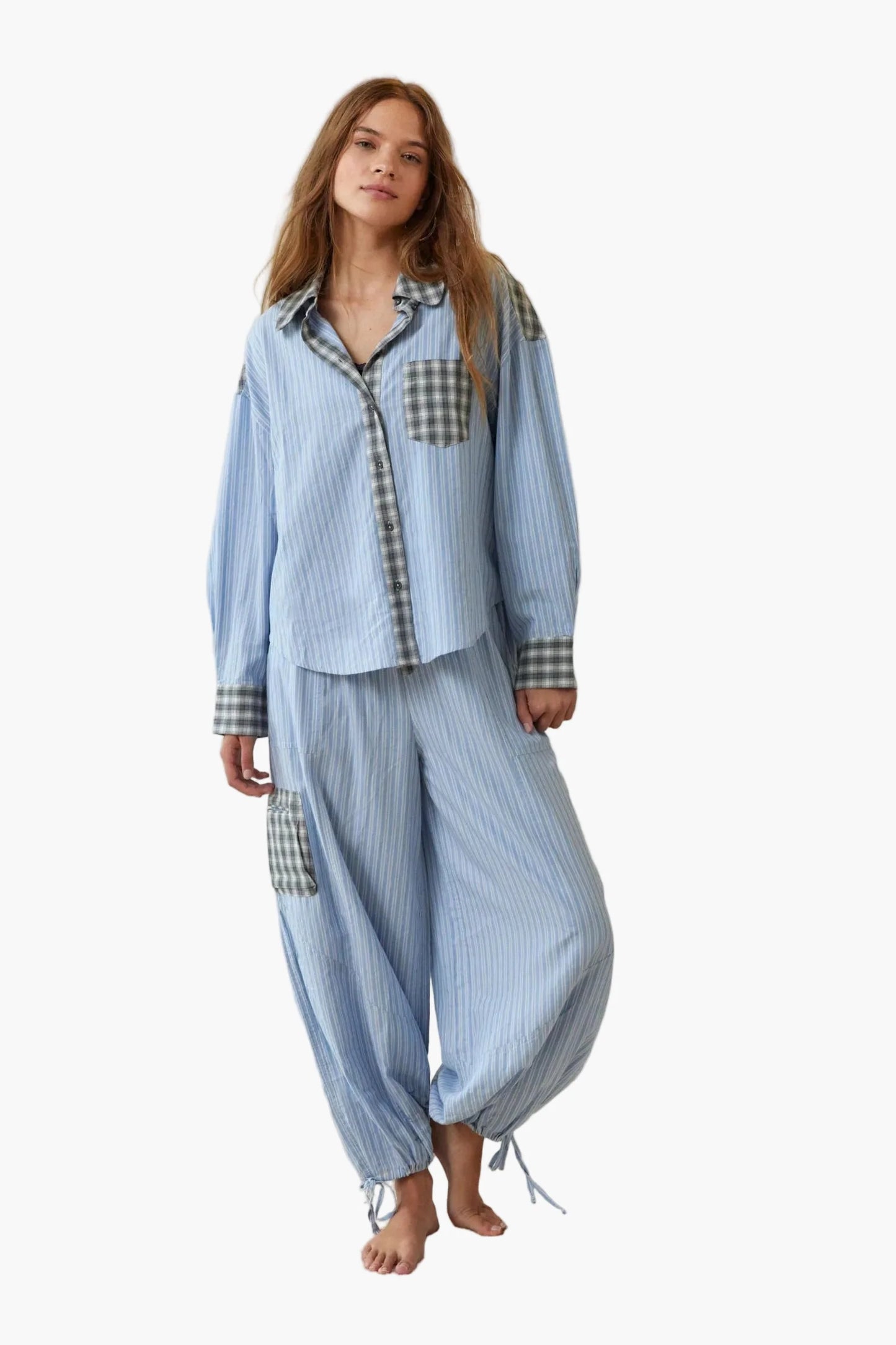 Lässiger zweiteiliger Damen-Pyjama im trendigen Stil für Zuhause und Nacht  
