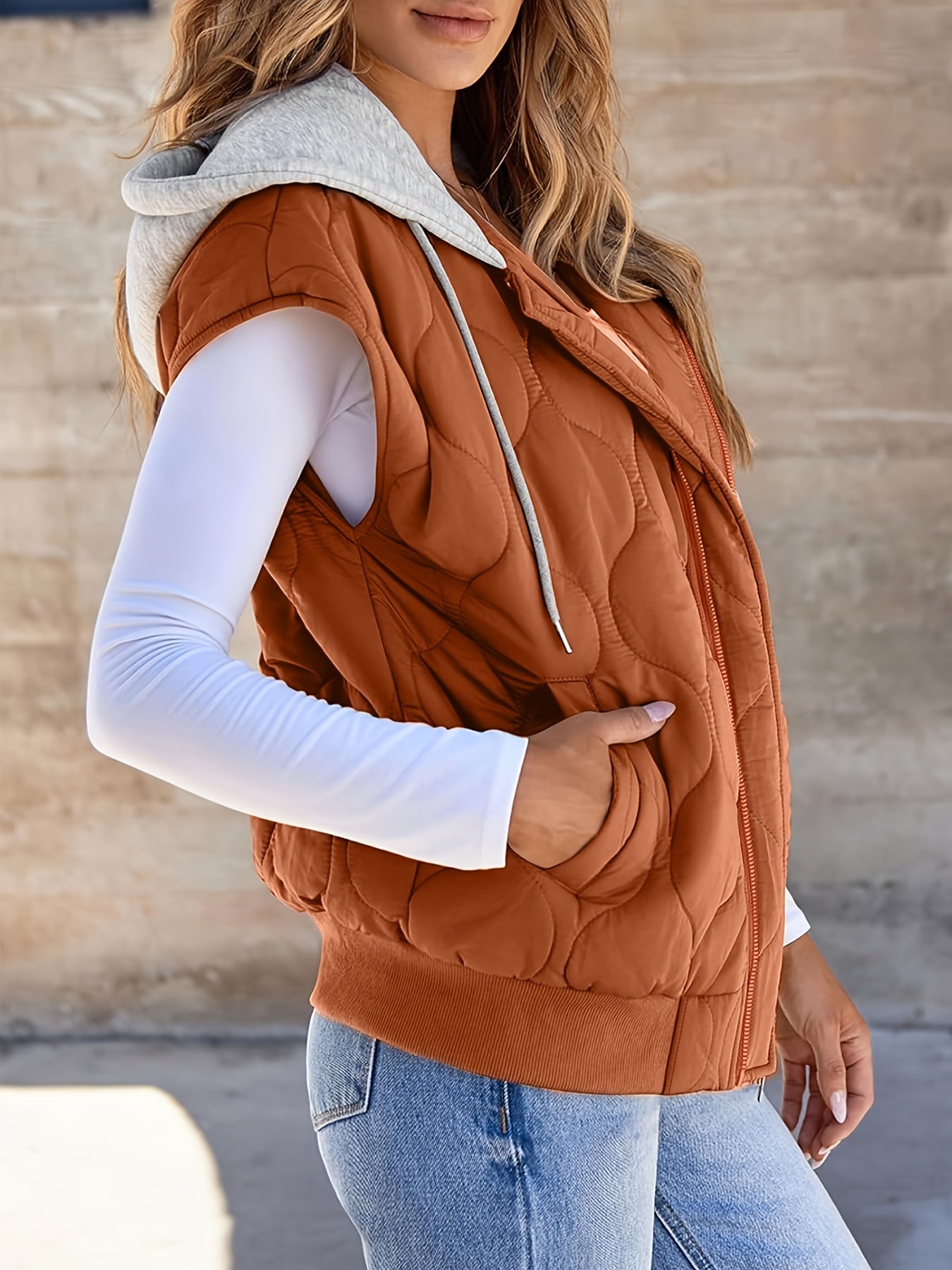 Gilet matelassé sans manches Femme à capuche Couleur rouille