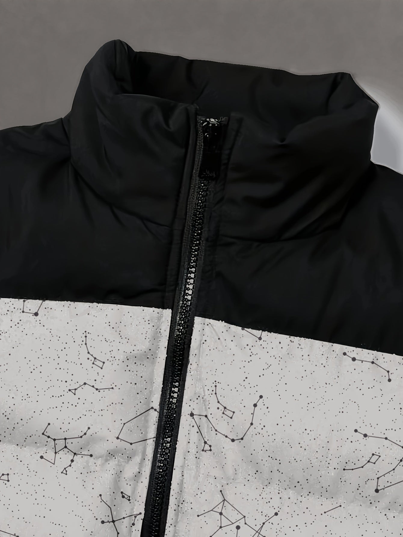 Doudoune matelassée col montant à motif constellation imprimé bicolore pour homme