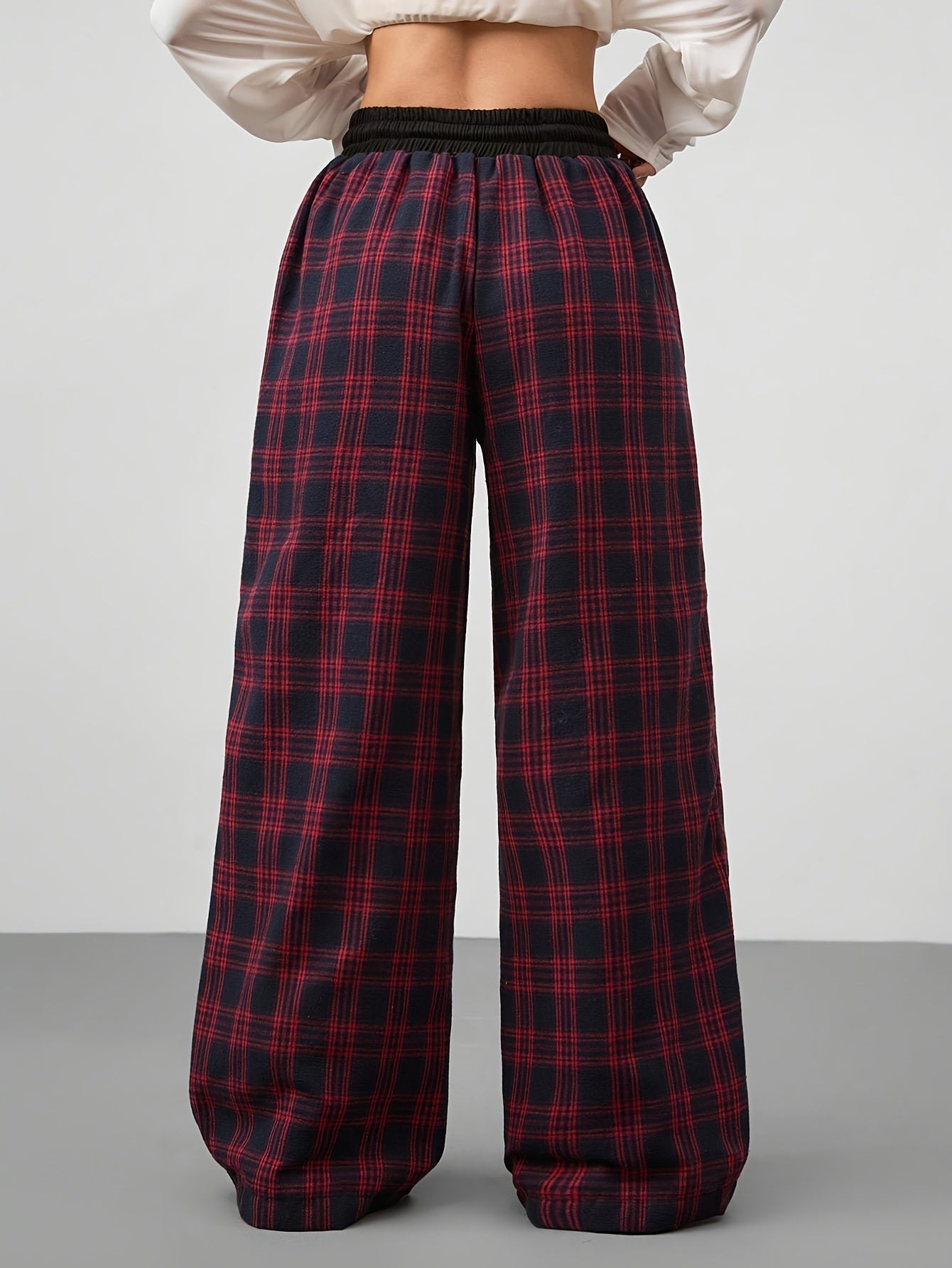 Pantalon large à carreaux style décontracté pour femme, idéal pour la détente ou le week-end