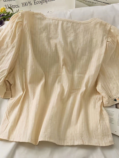 Elegant women's blouse with square neckline and floral embroidery, casual spring-summer style