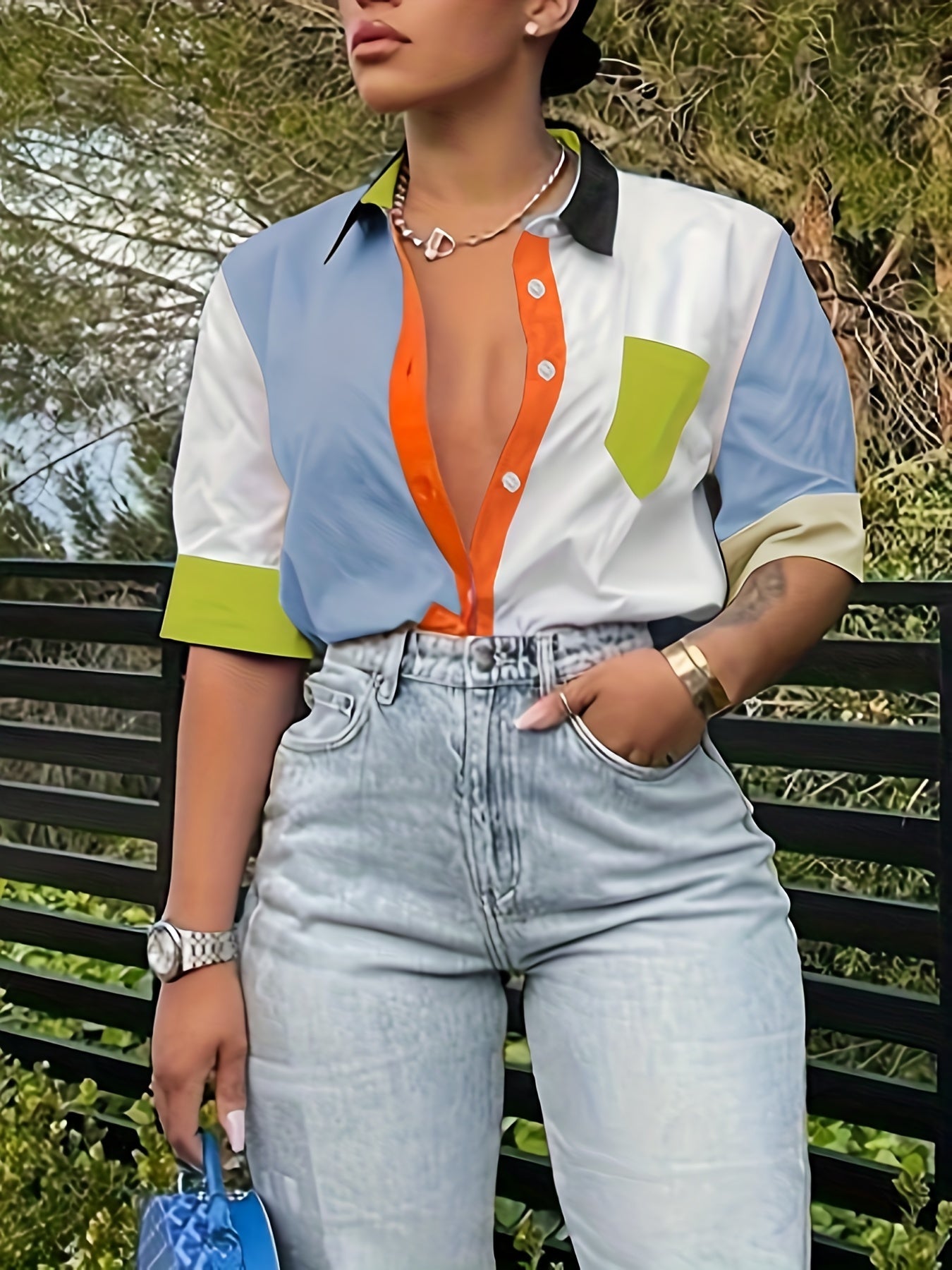 Camicia donna stile moderno con bottoni, taglio casual, ideale per un look urbano alla moda