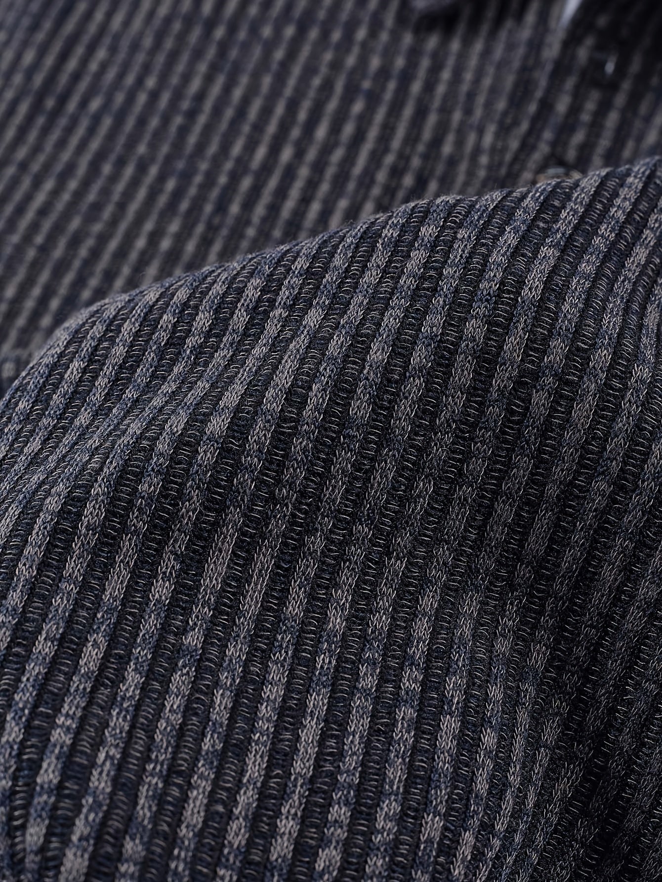 Polo homme manches courtes style moderne pour tenue décontractée chic