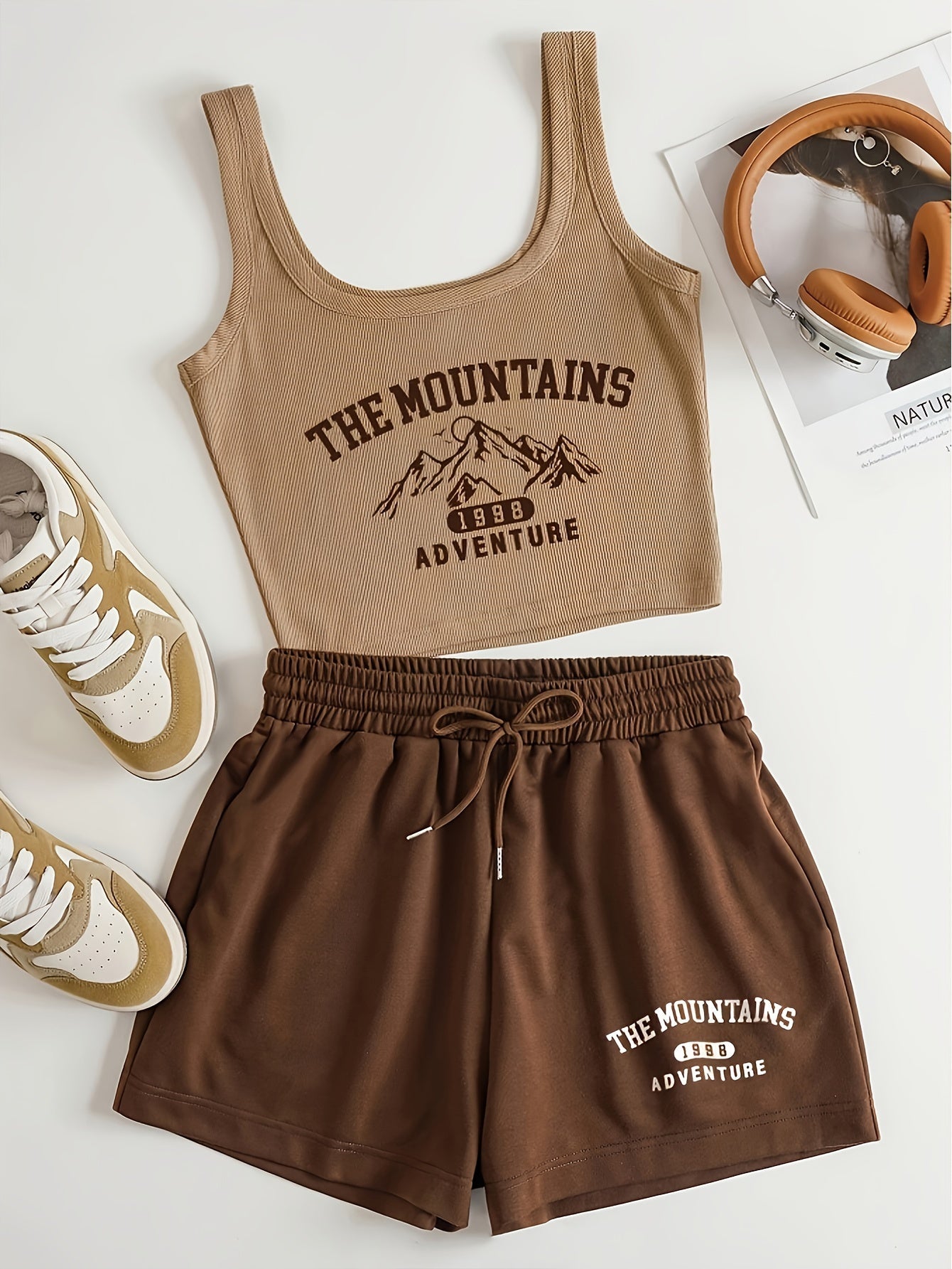 Ensemble Décontracté Femme Style Aventure Montagne – Top Court et Short, Look Sportif et Estival