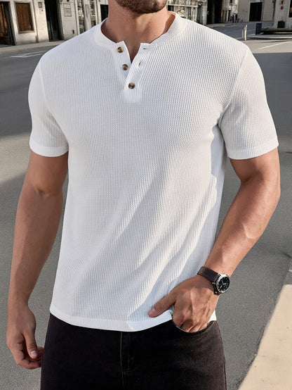 T-shirt Henley męski z krótkim rękawem i fakturą – nowoczesny i elegancki styl na casualowe wyjścia