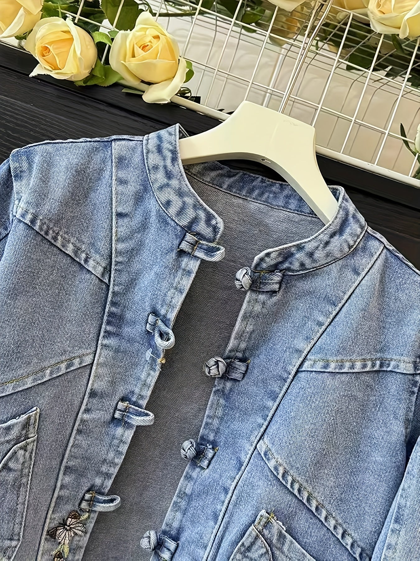 Veste en Jean Femme Col Mandarin Boutons Brandebourg Broderie Papillons