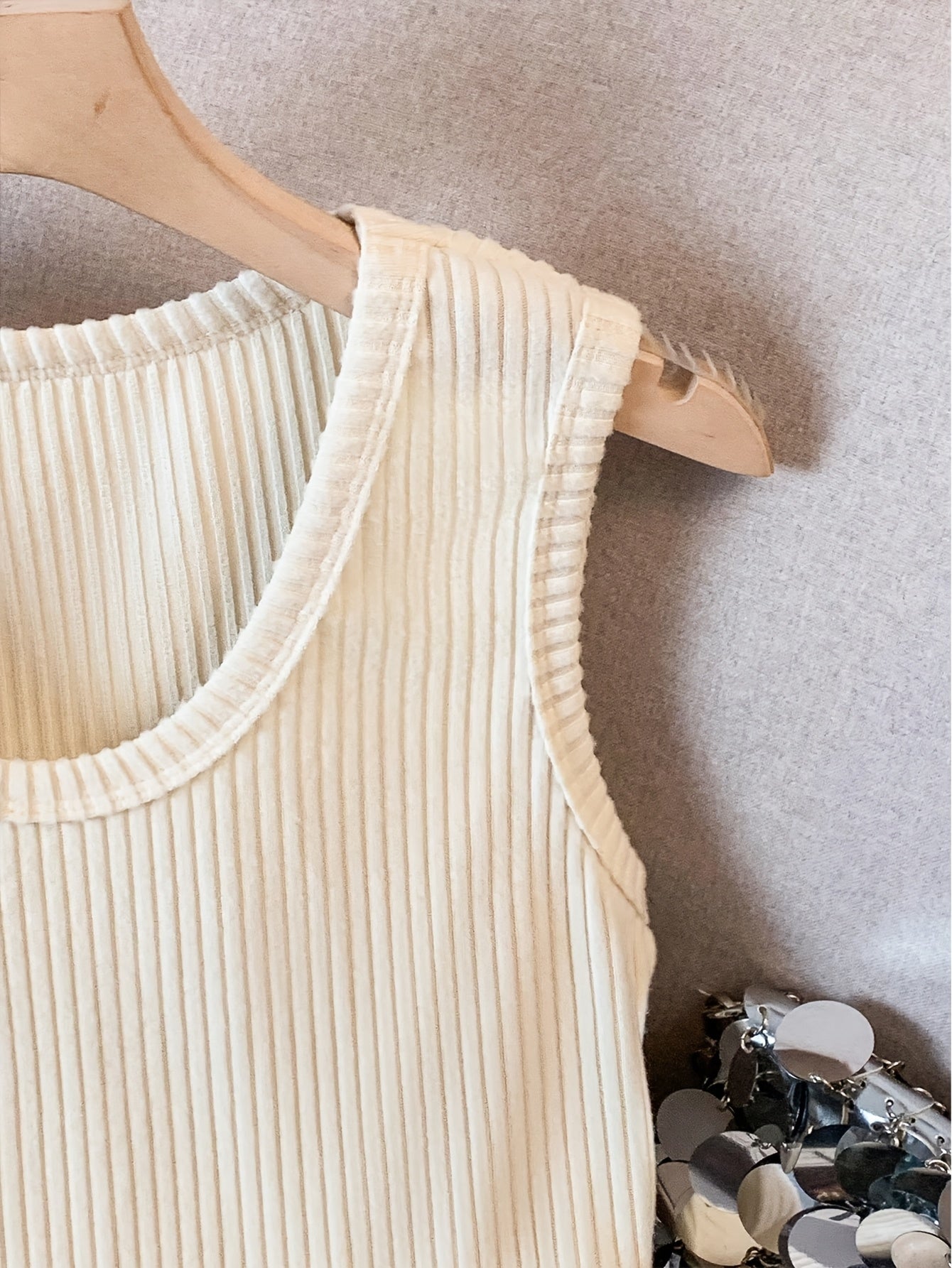 Débardeur femme élégant style côtelé pour usage quotidien et bureau