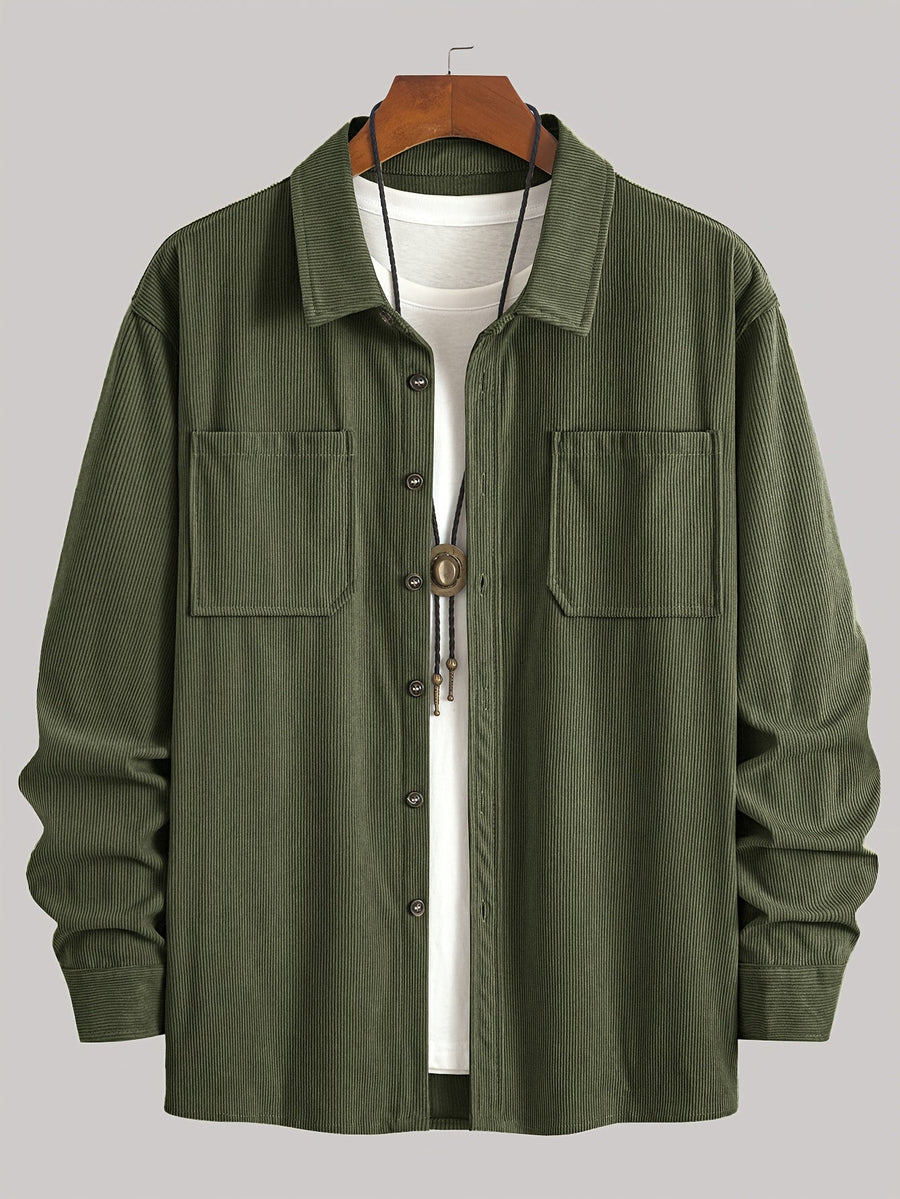 Herrenhemd im Overshirt-Stil aus geripptem Stoff mit Knöpfen und Brusttaschen