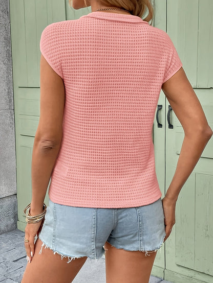 Top Henley décontracté à manches courtes pour femme, style chic et texturé, idéal au quotidien