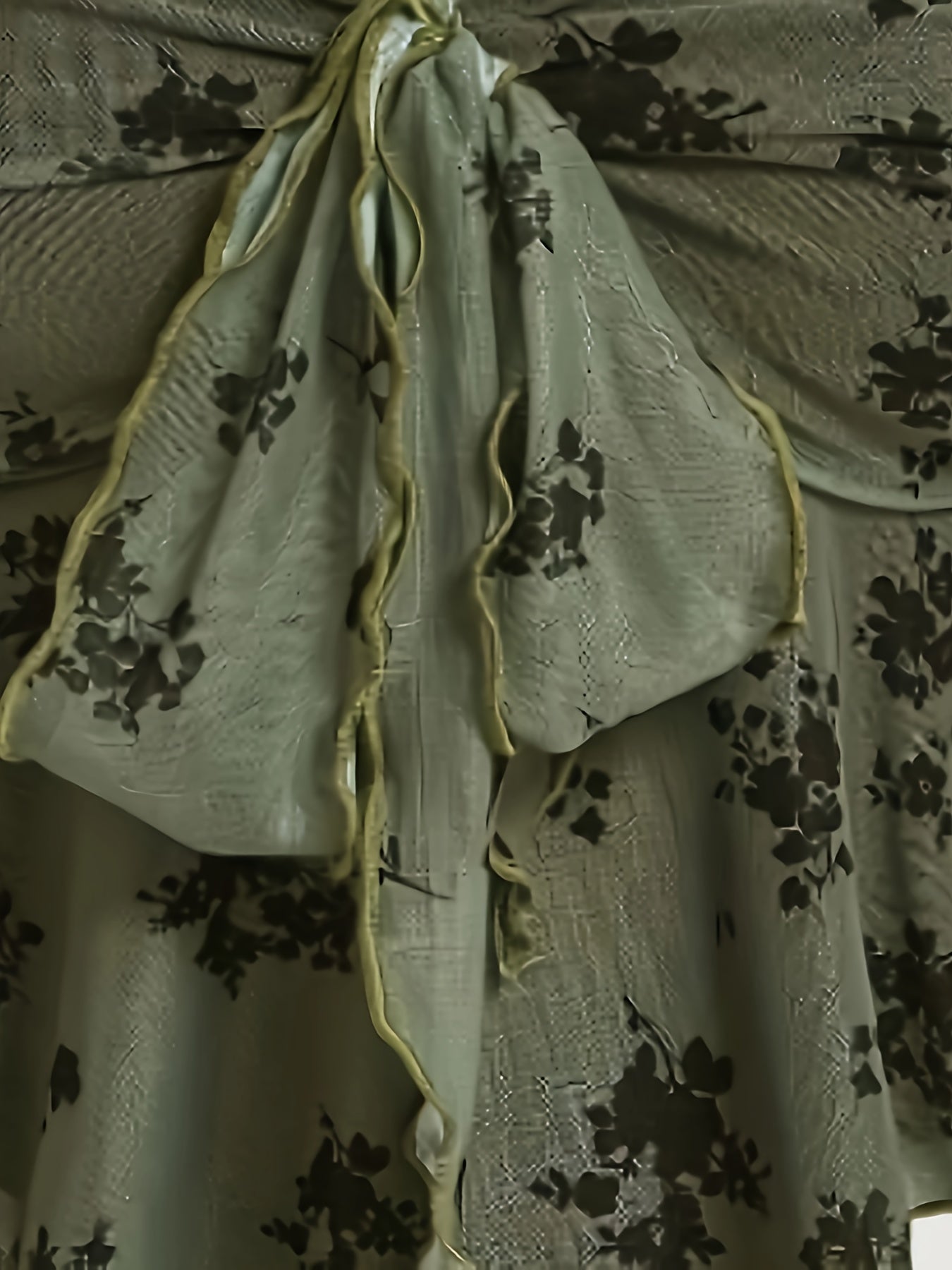 Top bustier femme élégant à fleurs volantées pour sorties et soirées
