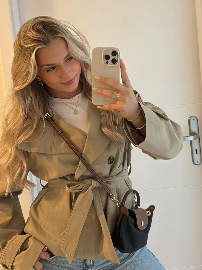 Gabardina corta cruzada para mujer con cinturón